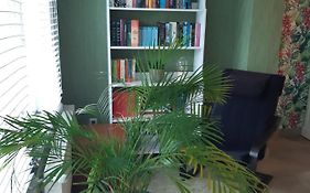 Our Lily House, Een Gezellig Familiehuis In Rustige Omgeving